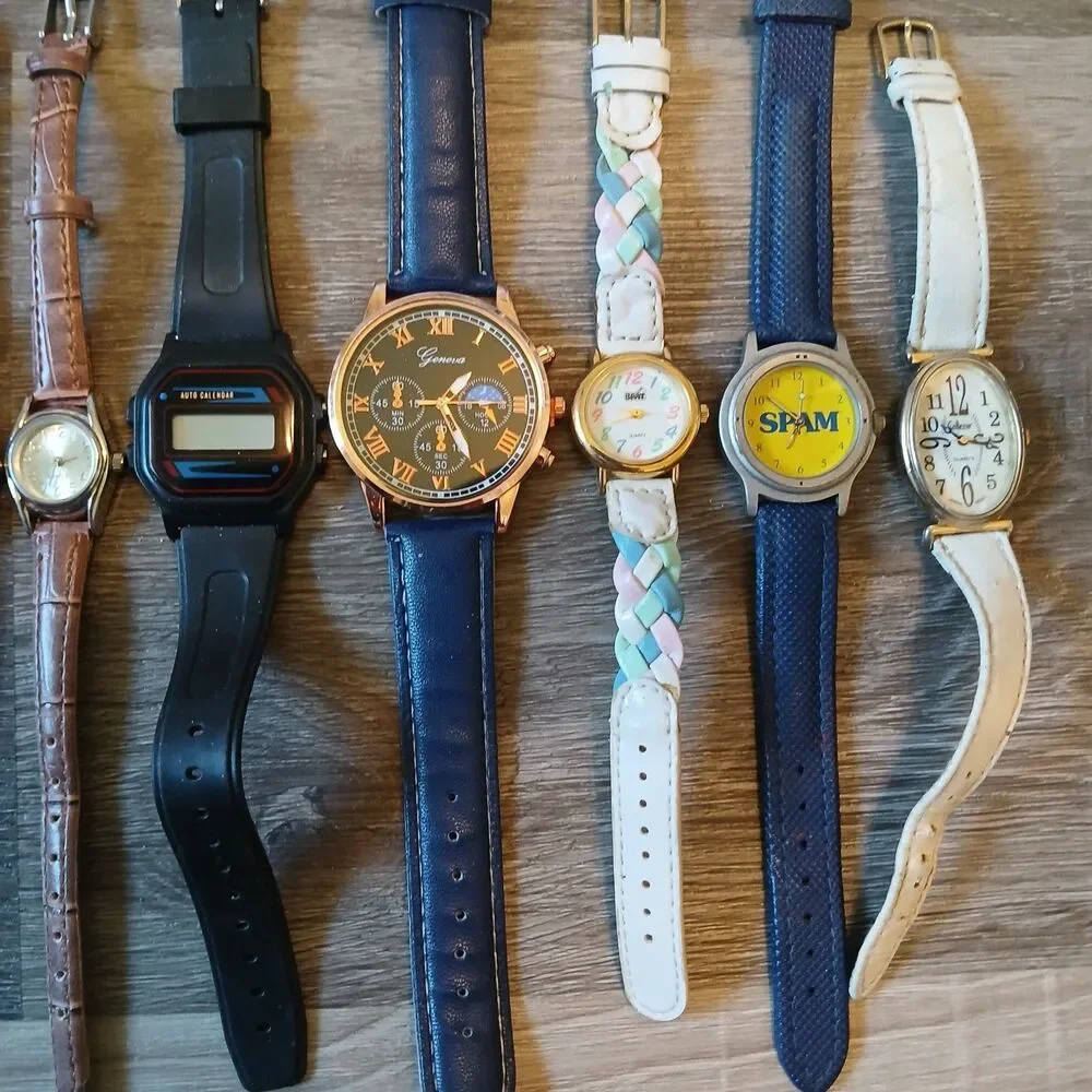 Huge Watch Lot of 40+ Mixed Brands Vintage & Modern Parts/Repair Untested-Box D6